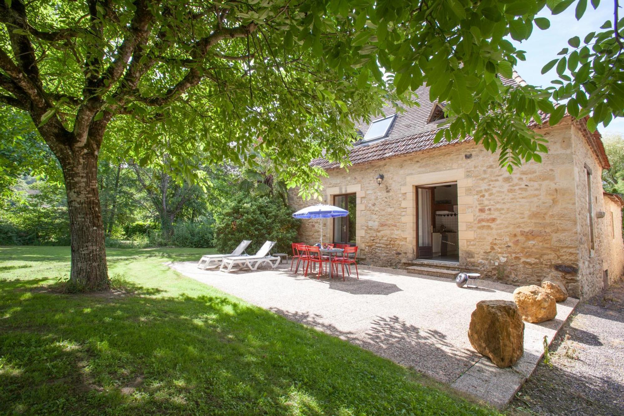 Camping Rcn Le Moulin De La Pique Belves Bagian luar foto