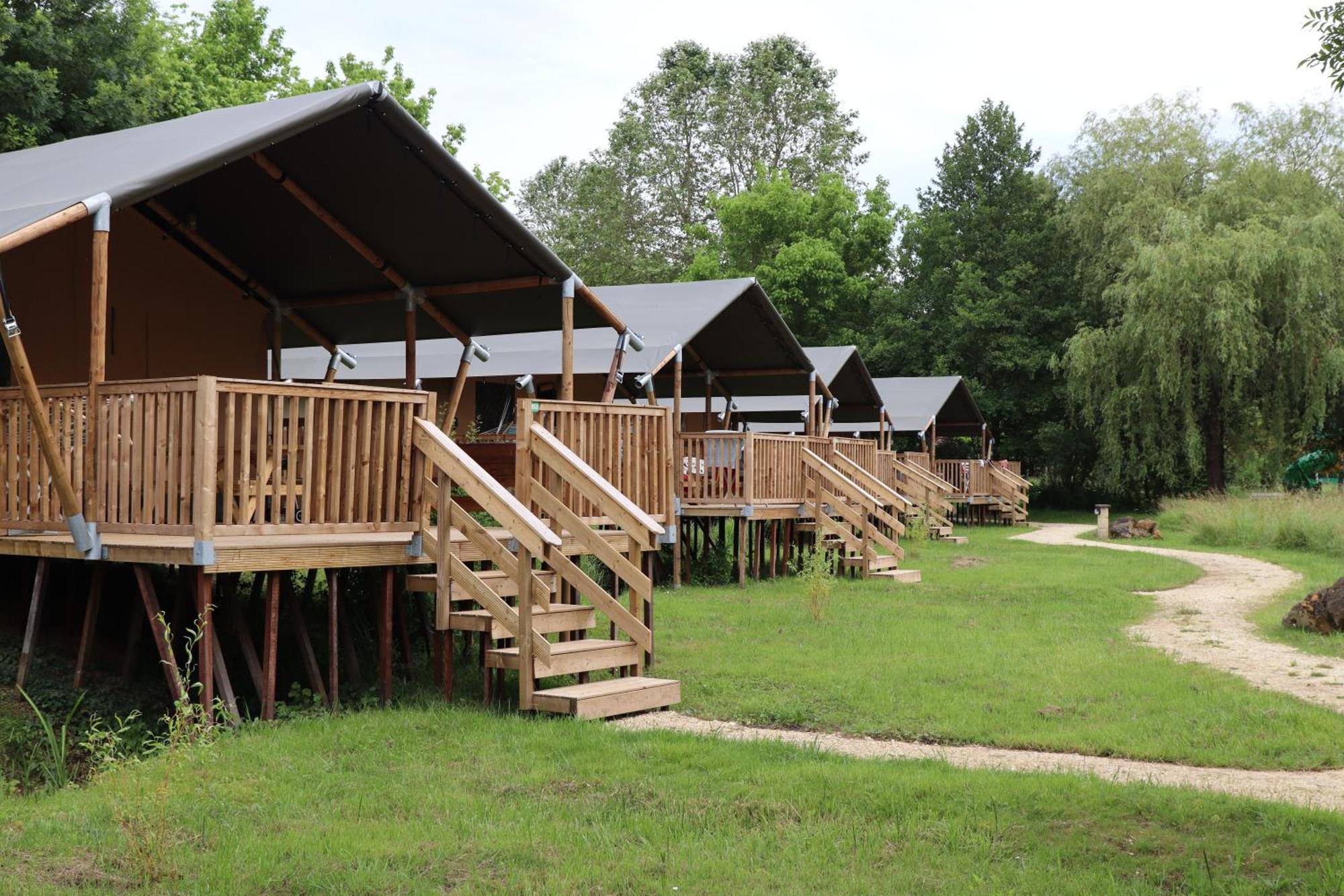 Camping Rcn Le Moulin De La Pique Belves Ruang foto