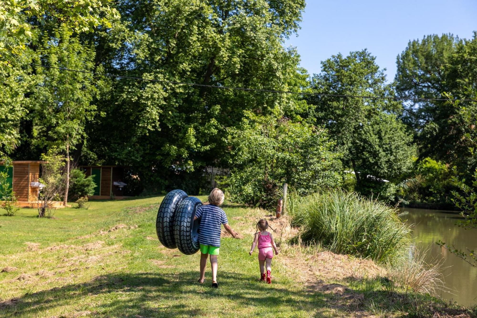 Camping Rcn Le Moulin De La Pique Belves Bagian luar foto