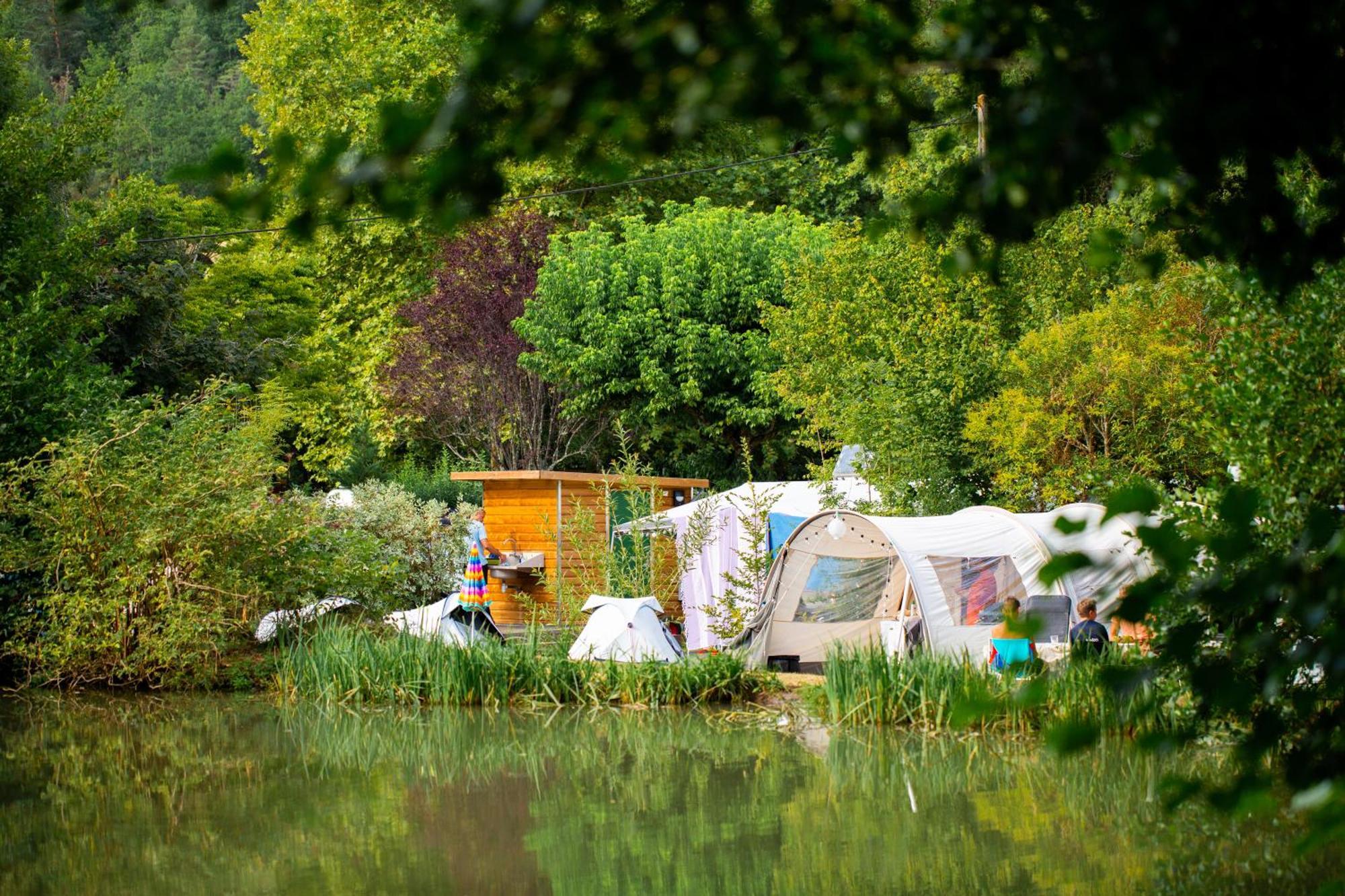 Camping Rcn Le Moulin De La Pique Belves Bagian luar foto