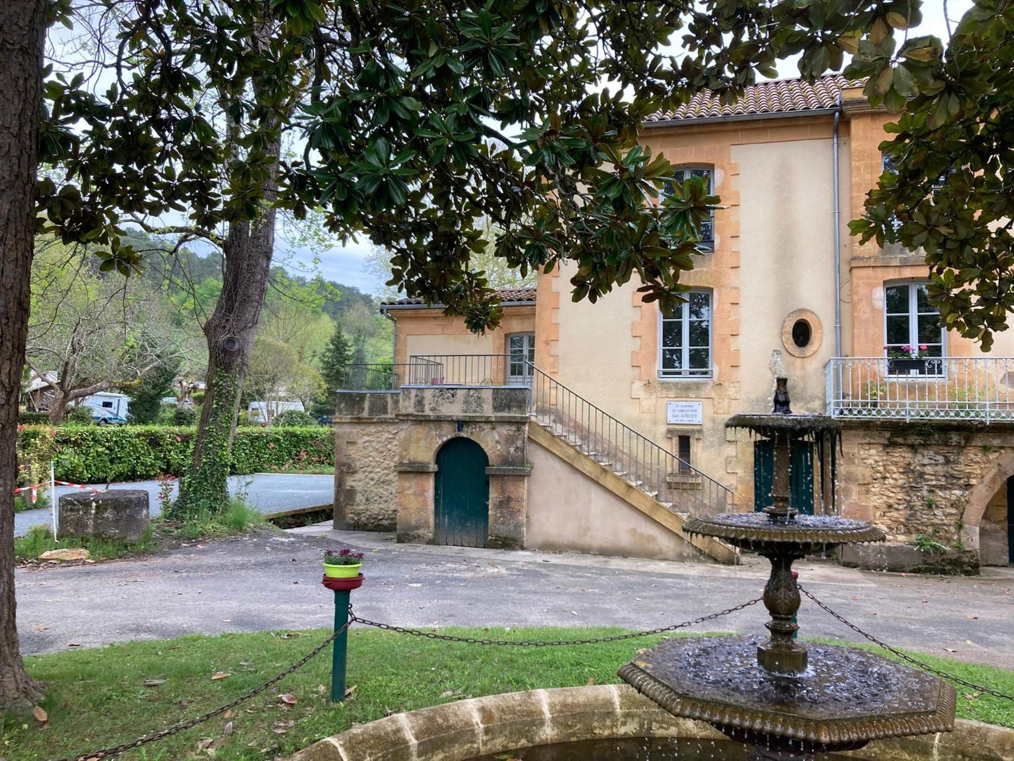 Camping Rcn Le Moulin De La Pique Belves Bagian luar foto